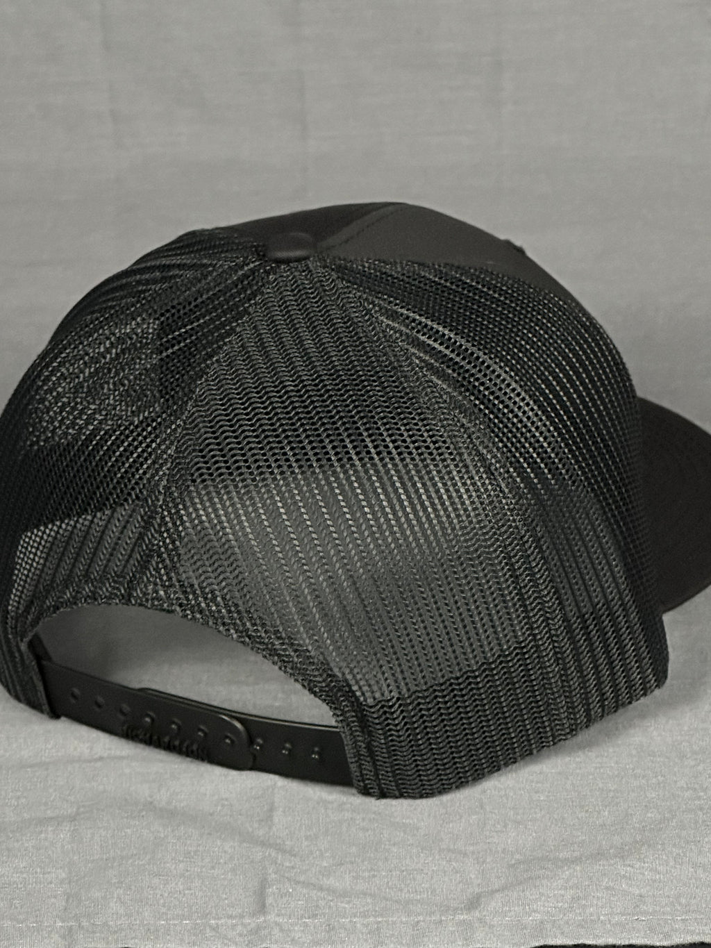 Back mesh and snap closure Richardson 112 hat